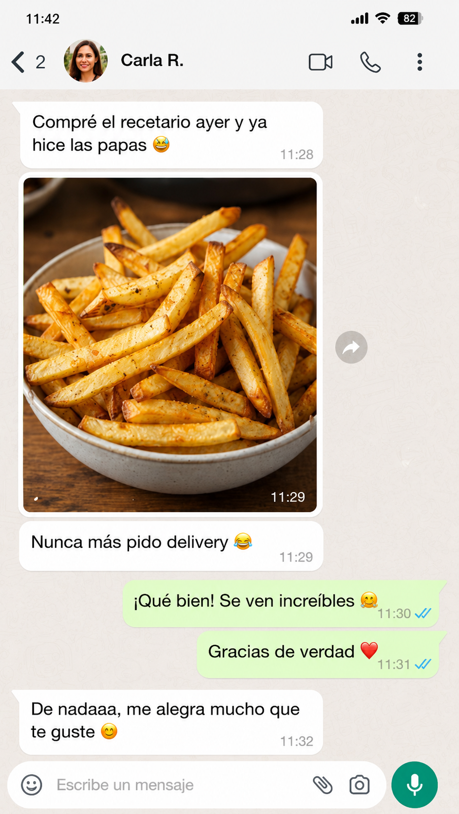 Conversación de WhatsApp de una clienta mostrando sus papas crocantes